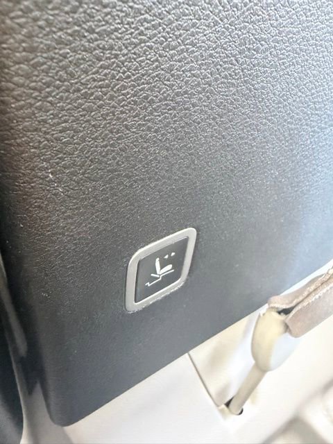 Used 2024 Chrysler Pacifica Touring-L image 33