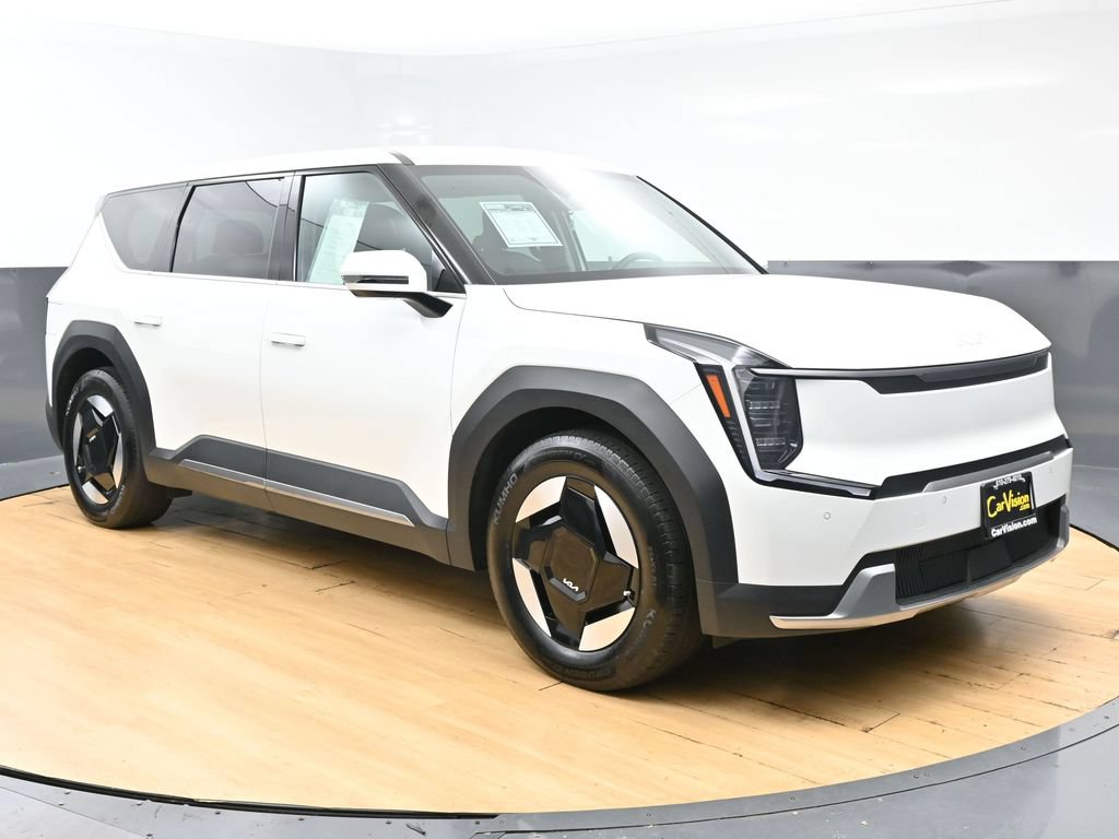 Used 2024 Kia EV9 Light RWD image 3