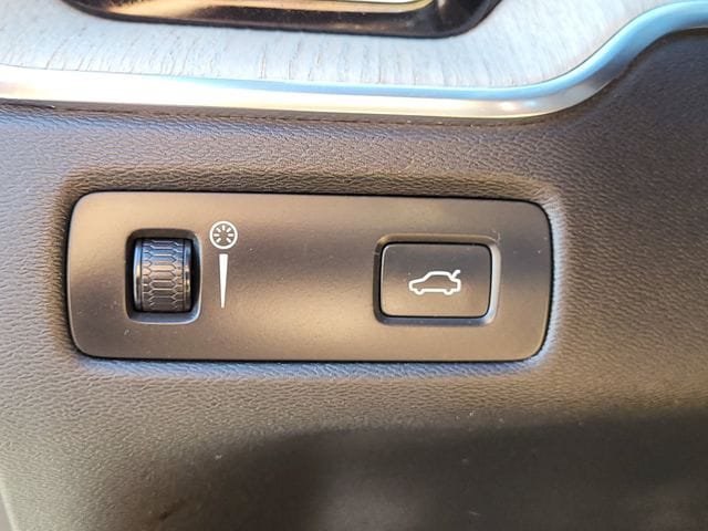 Used 2018 Volvo XC60 T6 Inscription w/ Luxury Seat Package AWD/4WD image 9
