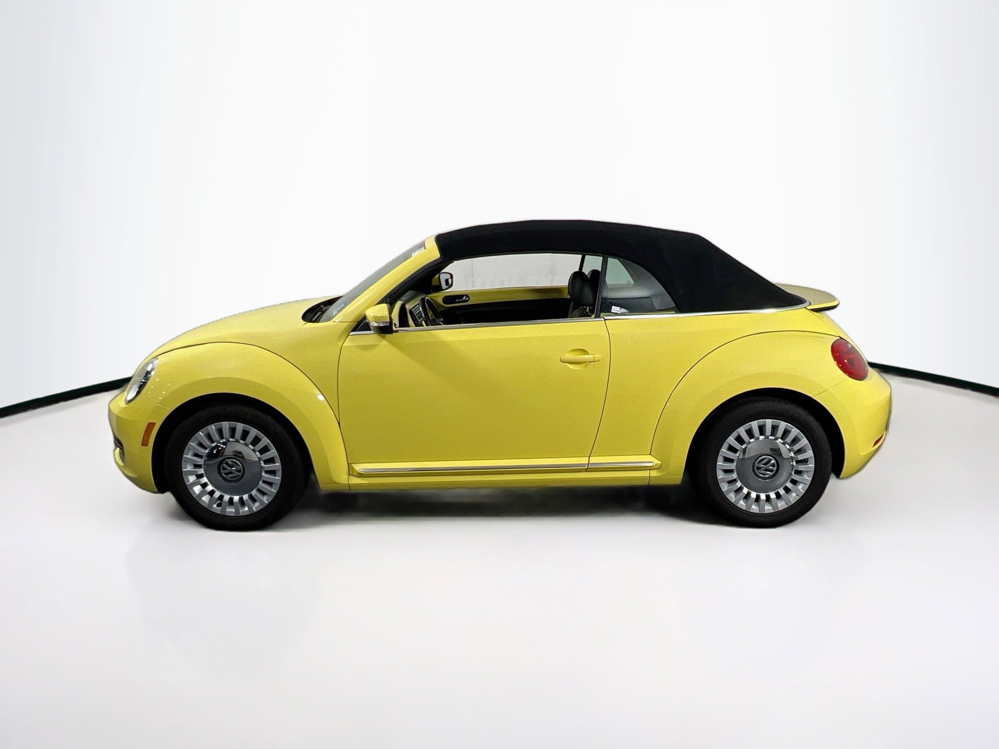 Used 2014 Volkswagen Beetle 2.5 image 8