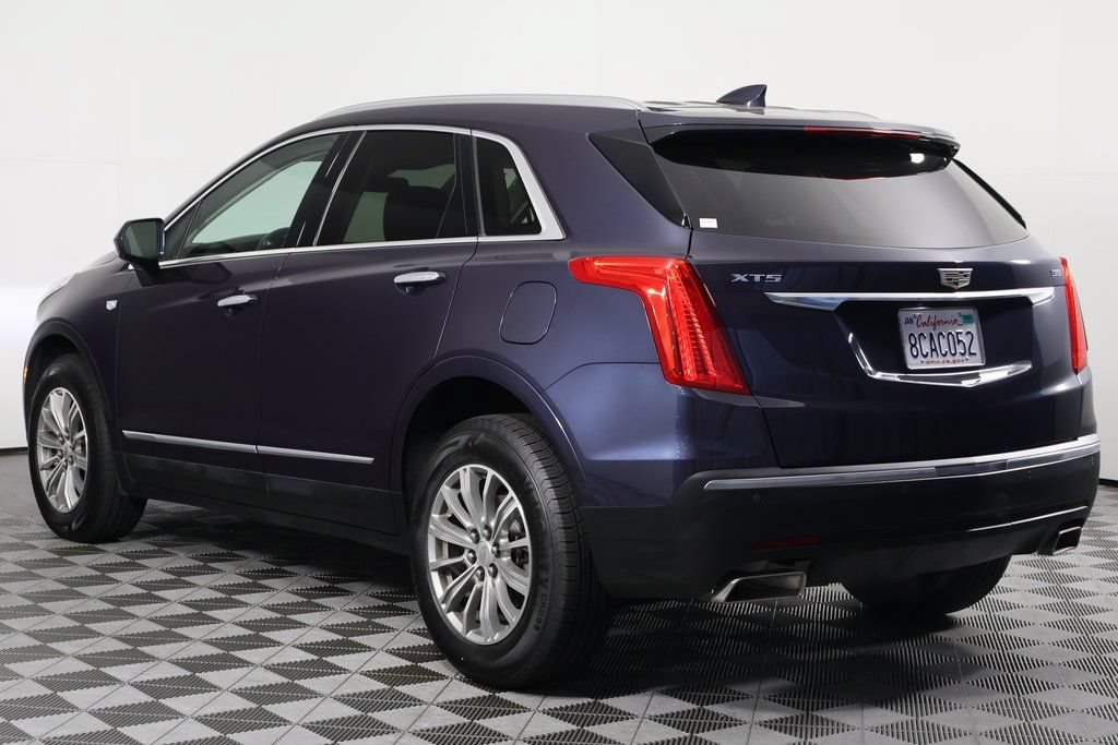 Used 2018 Cadillac XT5 Luxury w/ Driver Awareness Package FWD image 6