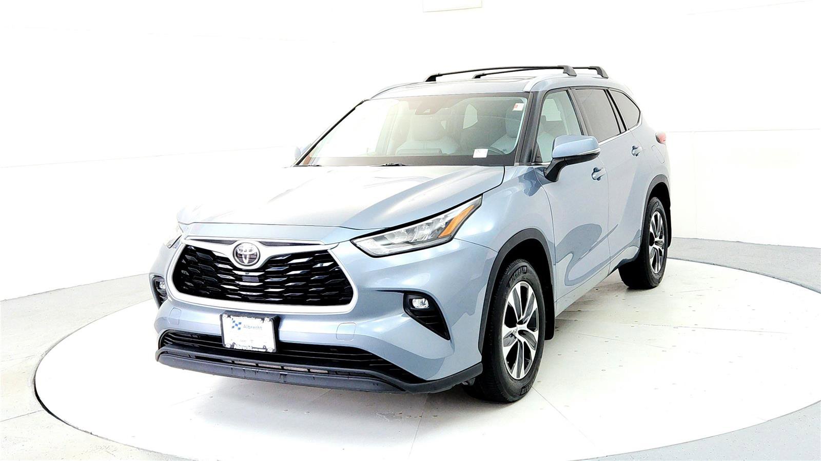 Certified 2020 Toyota Highlander XLE image 2