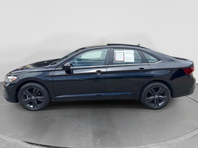 Used 2022 Volkswagen Jetta SE w/ Panoramic Sunroof Package FWD image 7