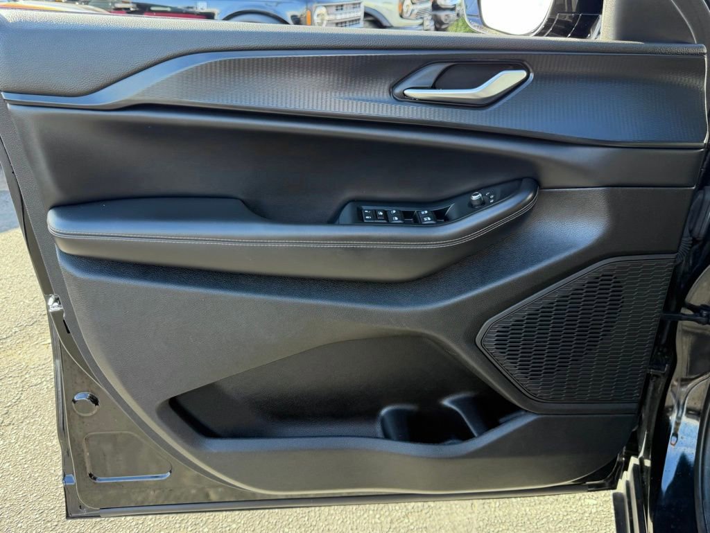 Used 2023 Jeep Grand Cherokee Altitude image 14