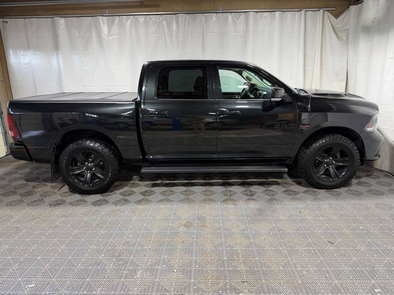 Used 2015 RAM 1500 Sport w/ Black Ram 1500 Sport Group AWD/4WD image 7