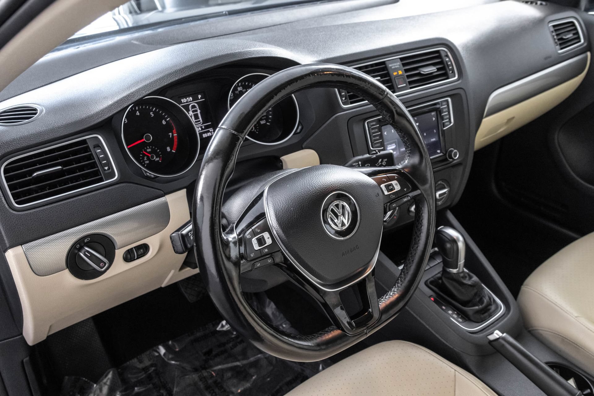 Used 2017 Volkswagen Jetta SE FWD image 5