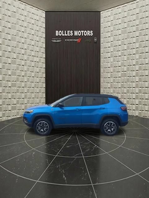 Certified 2025 Jeep Compass Trailhawk w/ Trailhawk Elite Group AWD/4WD image 11