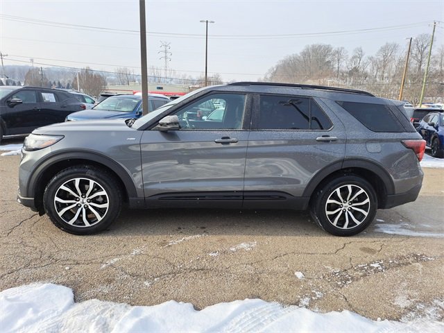 Used 2025 Ford Explorer ST-Line image 2
