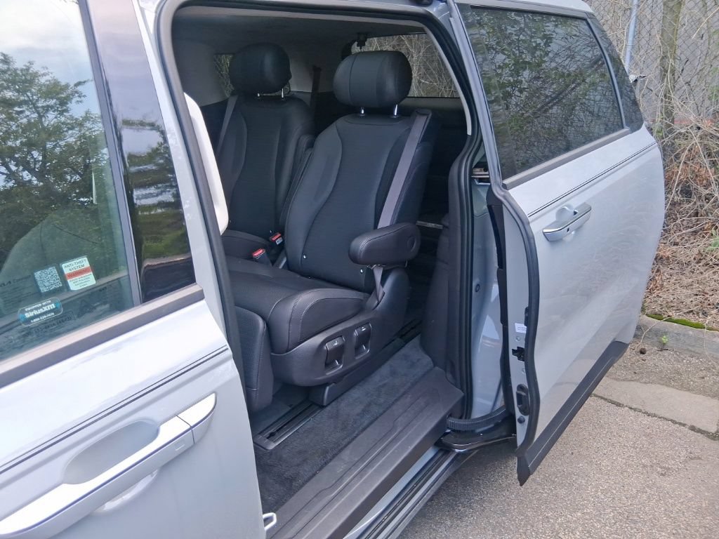 Certified 2025 Kia Carnival SX Prestige FWD image 13