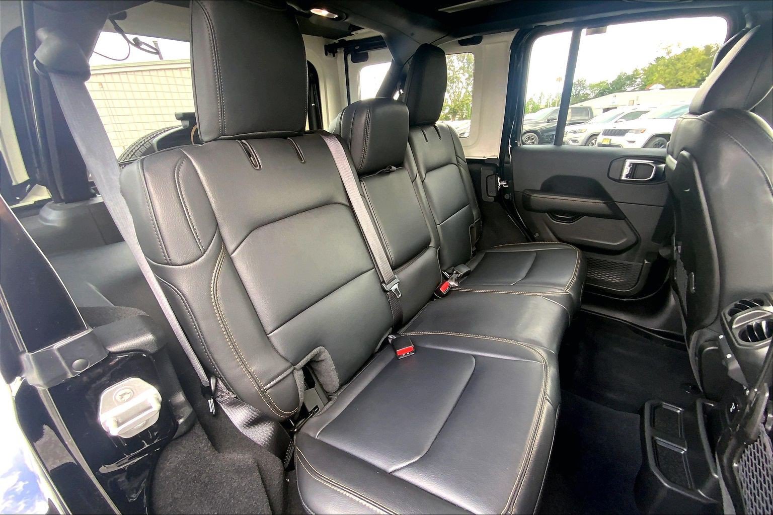 Certified 2025 Jeep Wrangler Unlimited Sahara w/ Safety Group AWD/4WD image 19