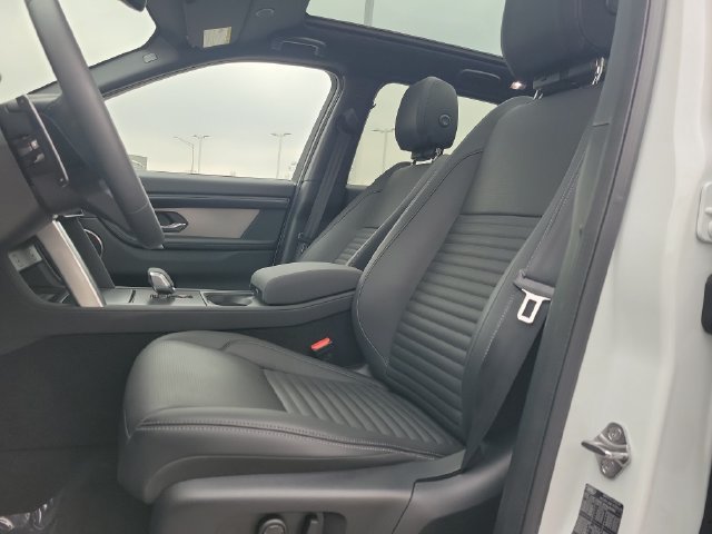 Used 2025 Land Rover Discovery Sport Dynamic SE AWD/4WD image 23