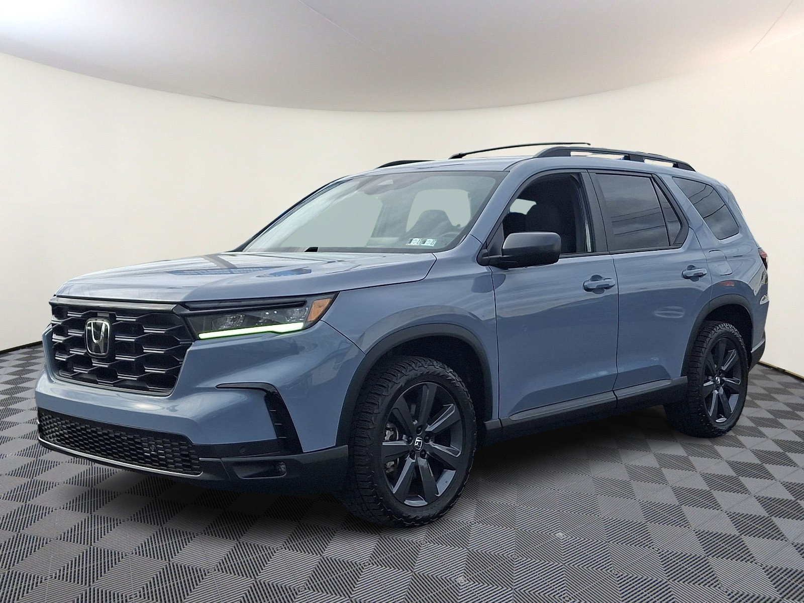 Used 2025 Honda Pilot Sport image 3