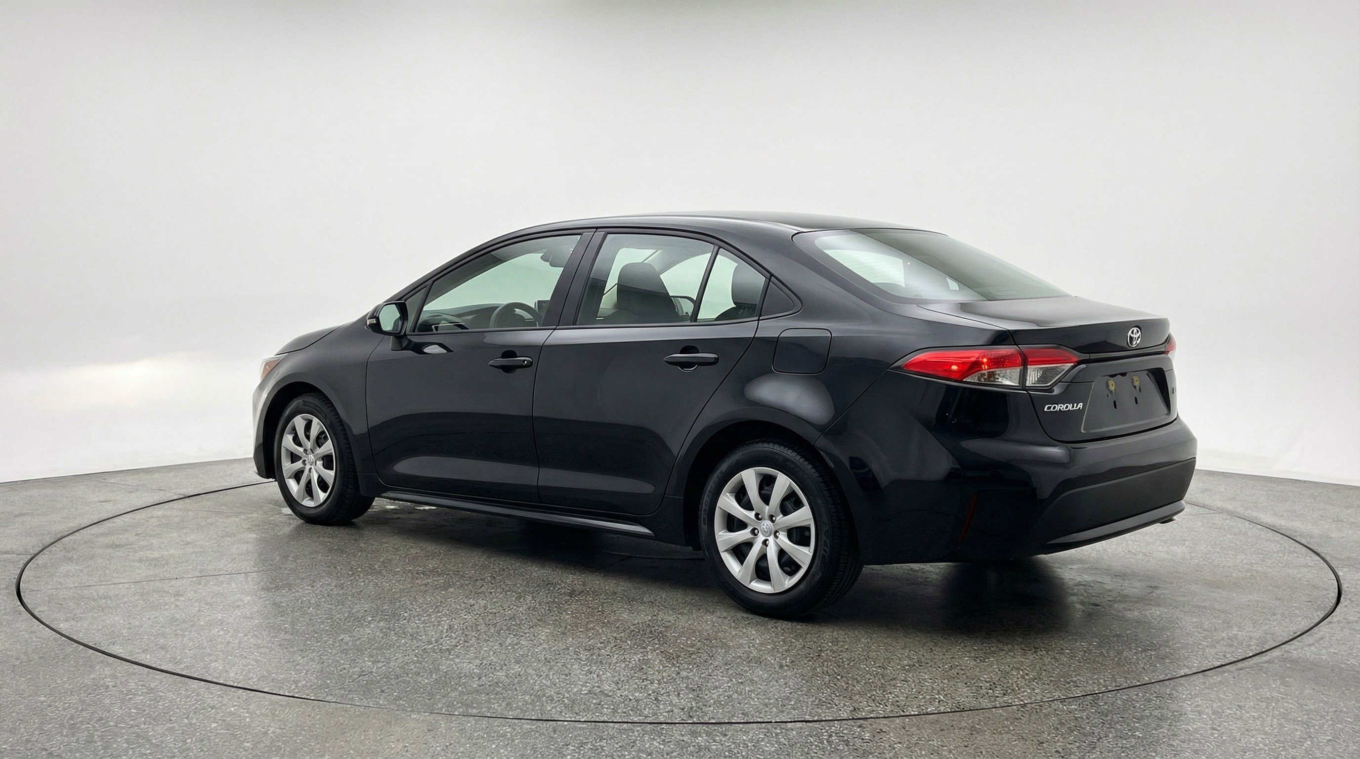 Used 2025 Toyota Corolla LE image 6