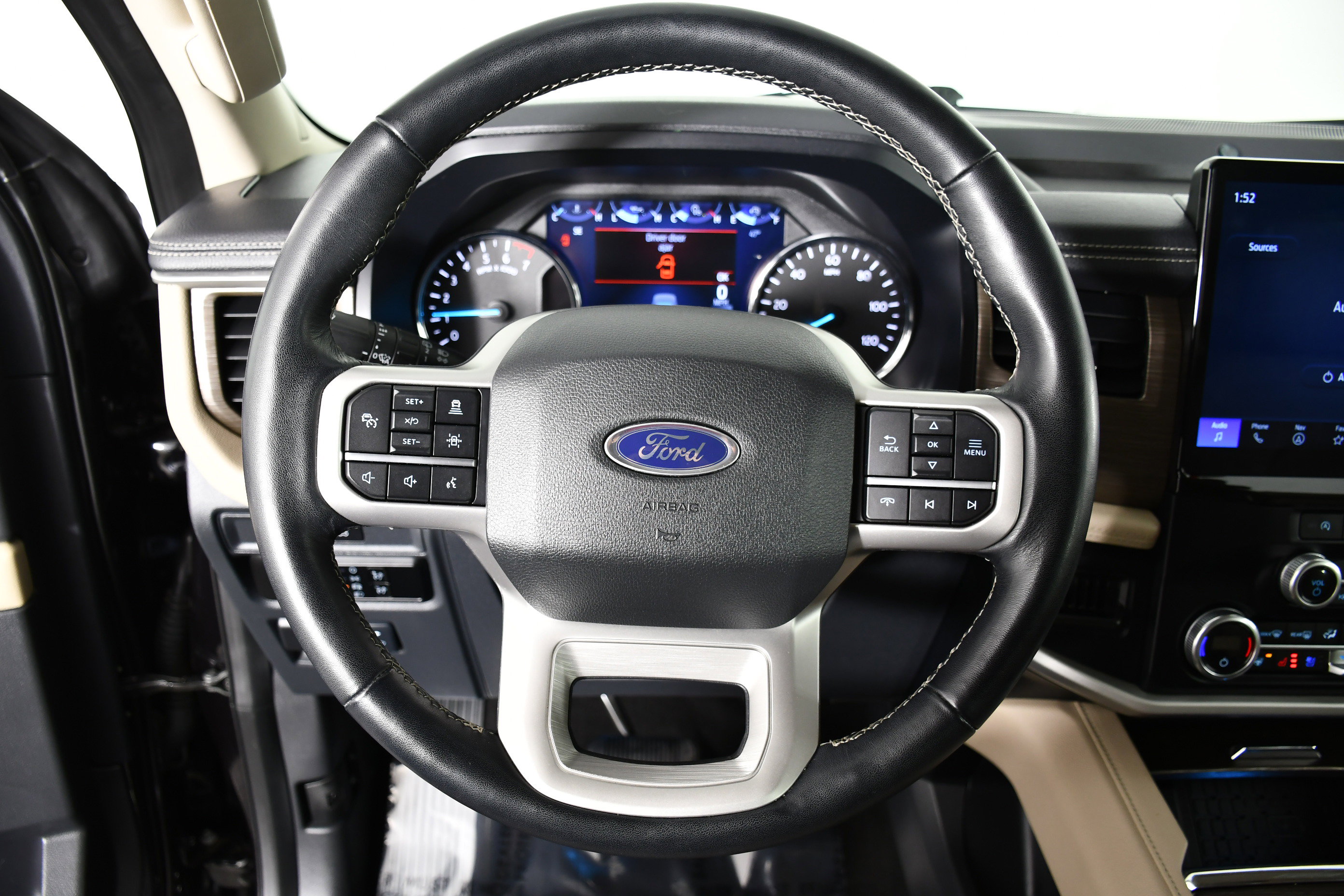 Used 2024 Ford Expedition Limited image 13