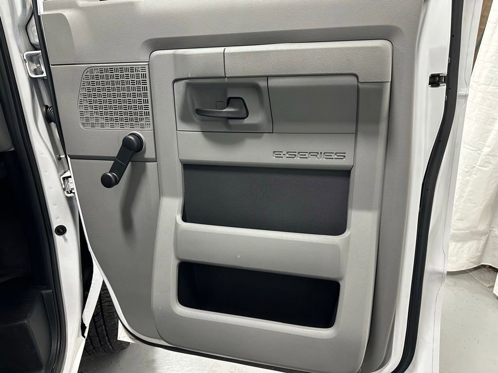 Used 2024 Ford E-350 and Econoline 350 Super Duty image 38