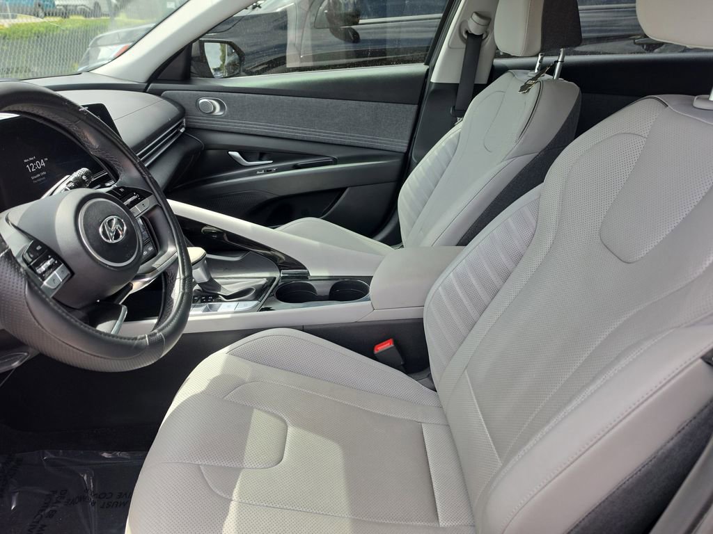 Used 2023 Hyundai Elantra Limited FWD image 16