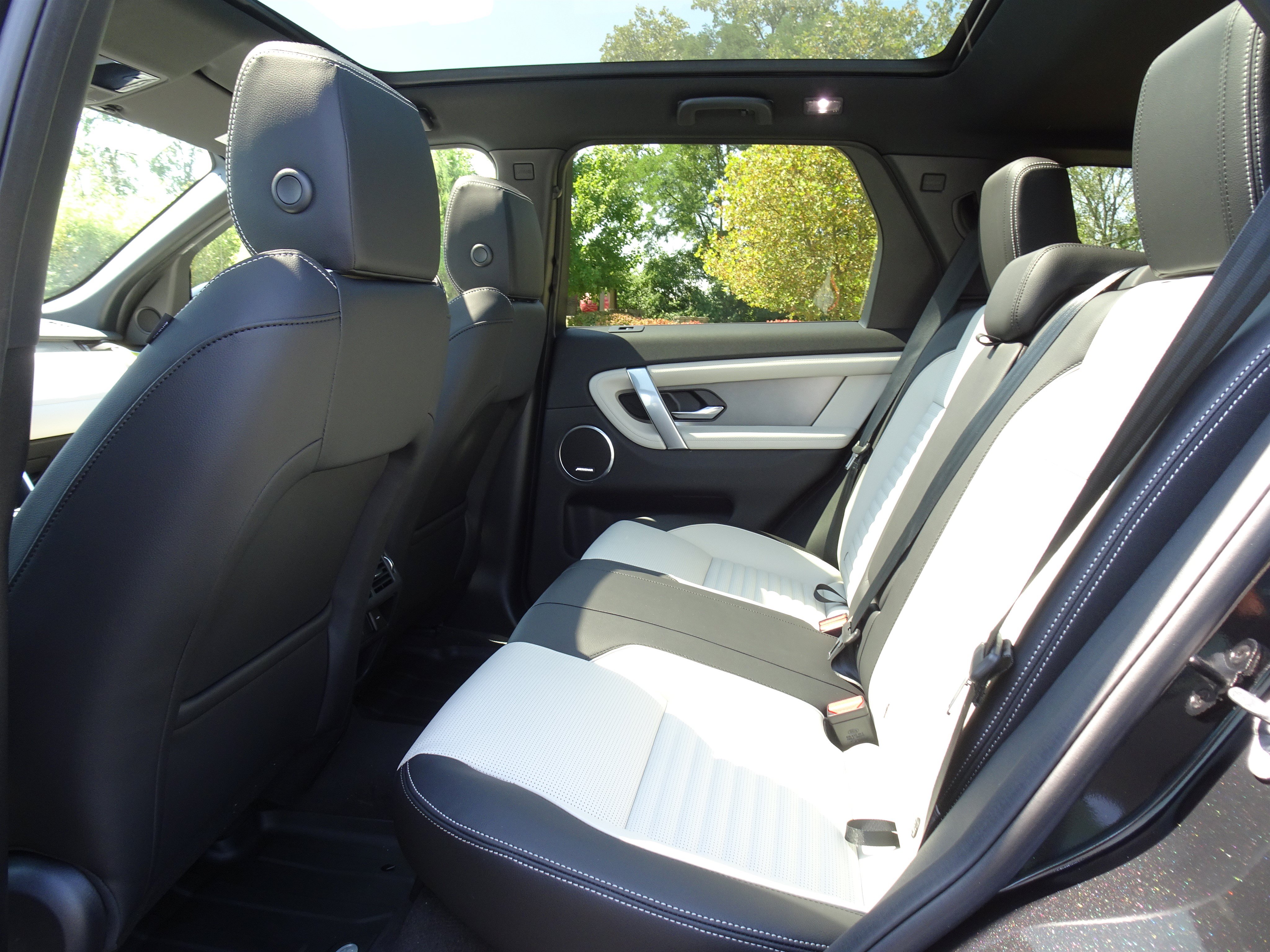 New 2026 Land Rover Discovery Sport Landmark AWD/4WD image 18