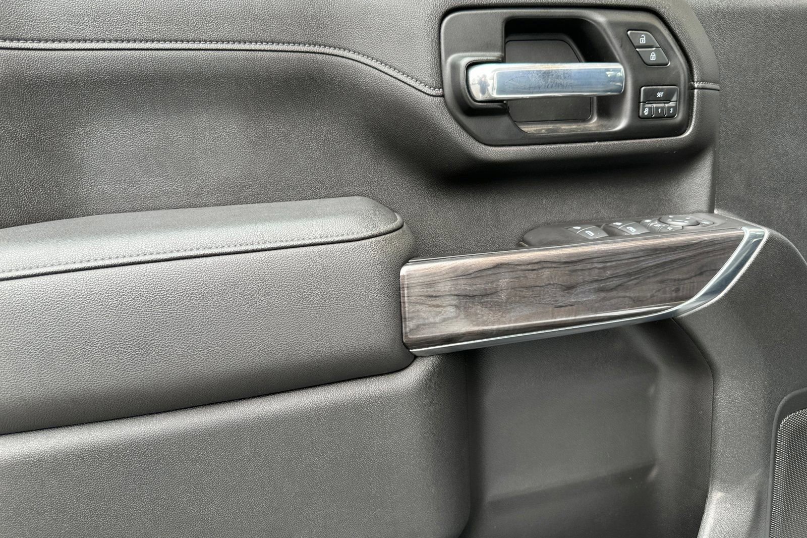 Used 2021 Chevrolet Silverado 2500 LTZ w/ LTZ Plus Package image 11