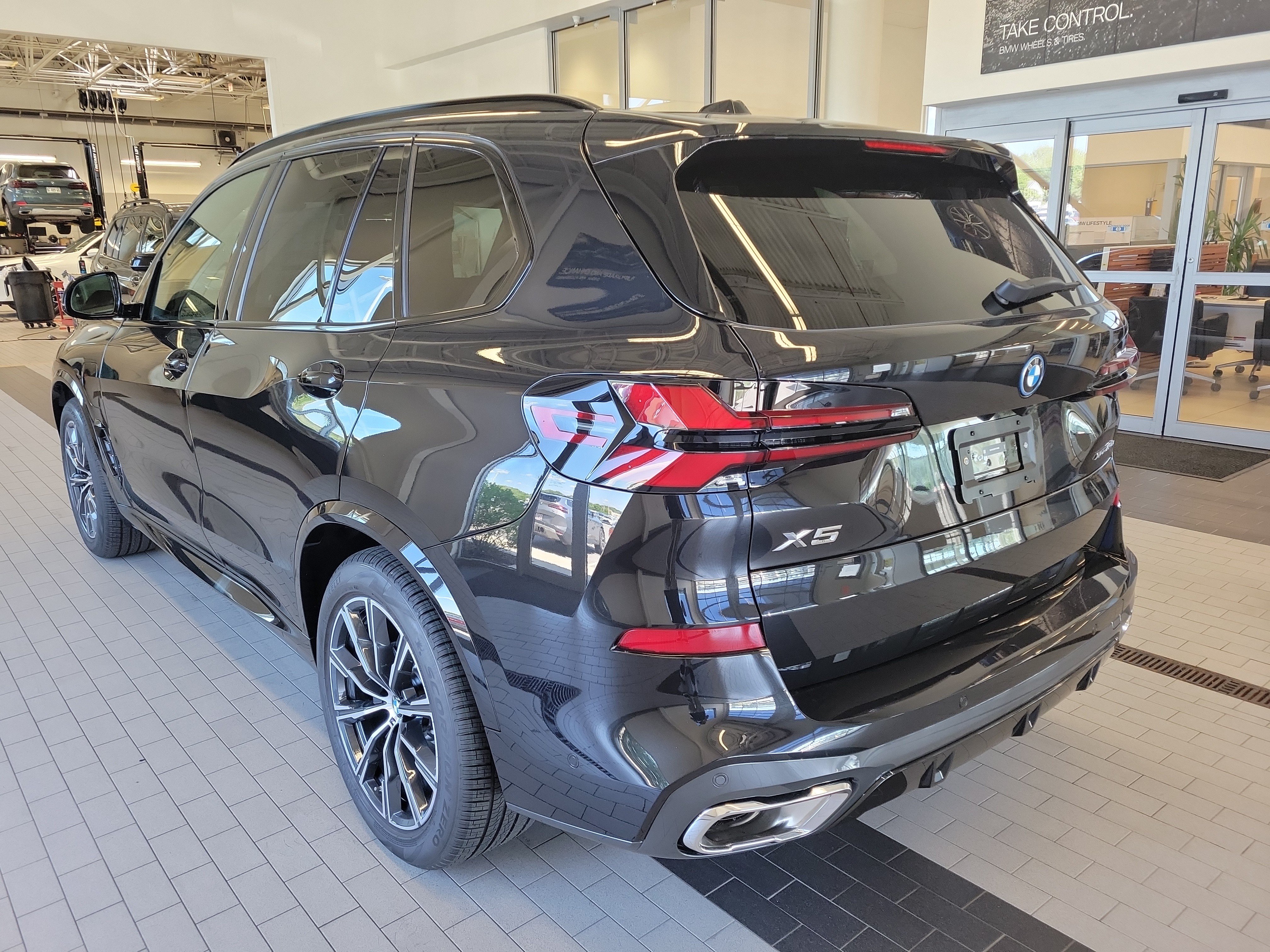 Used 2026 BMW X5 xDrive50e w/ M Sport Package AWD/4WD image 7