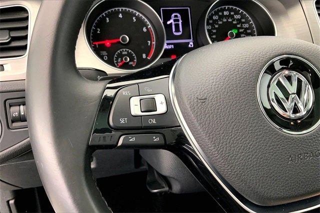 Used 2017 Volkswagen Golf 4-Door image 18