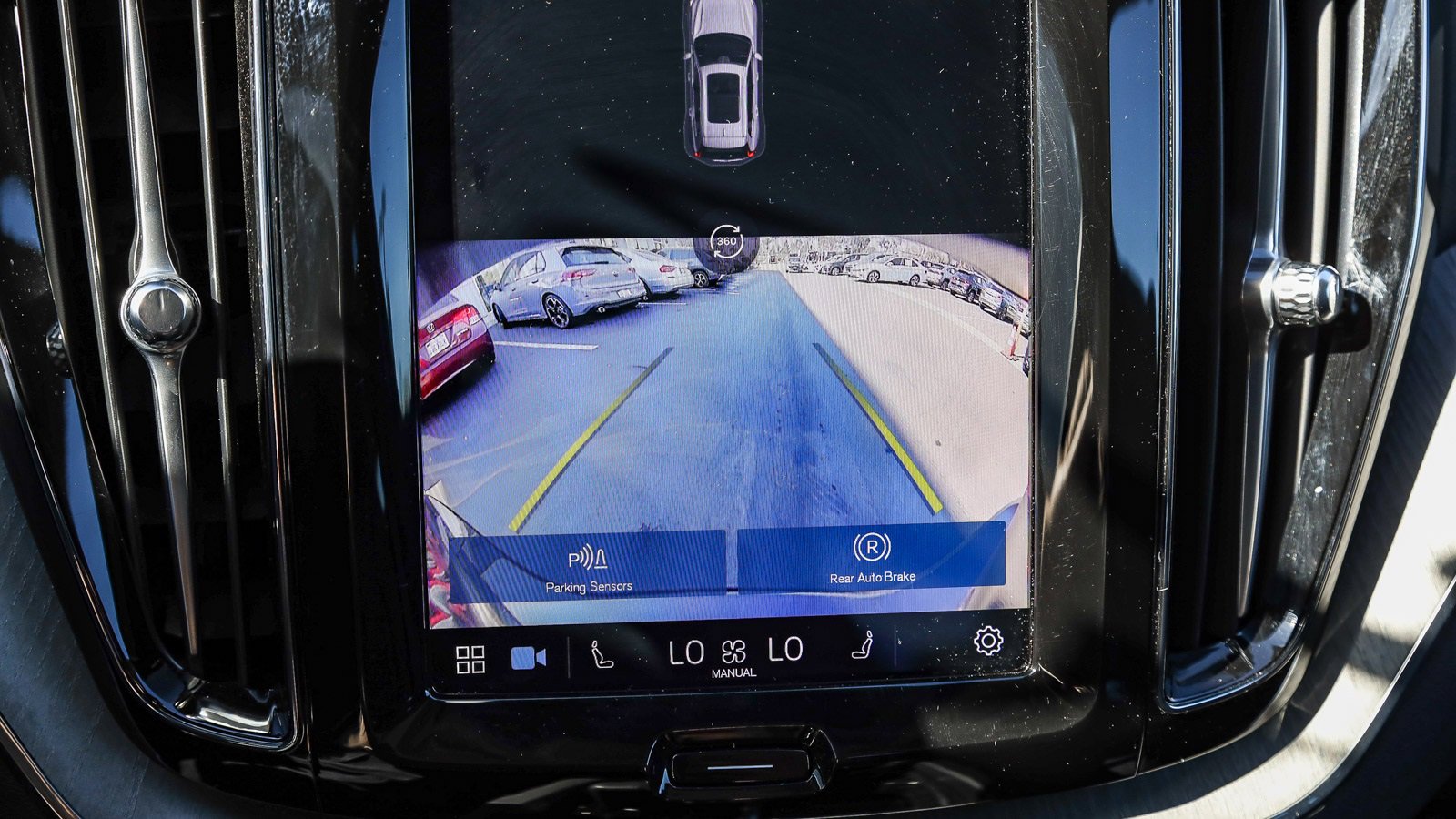 Used 2025 Volvo XC60 B5 Plus image 25