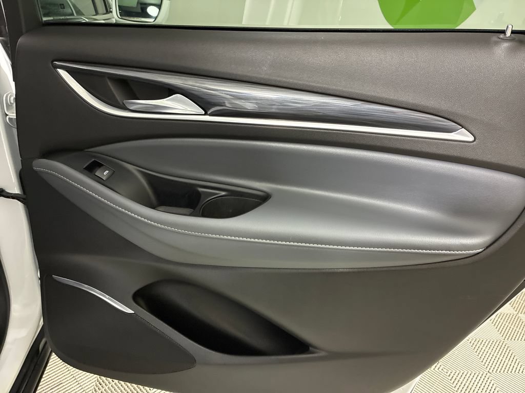 Used 2019 Buick Enclave Essence FWD image 31