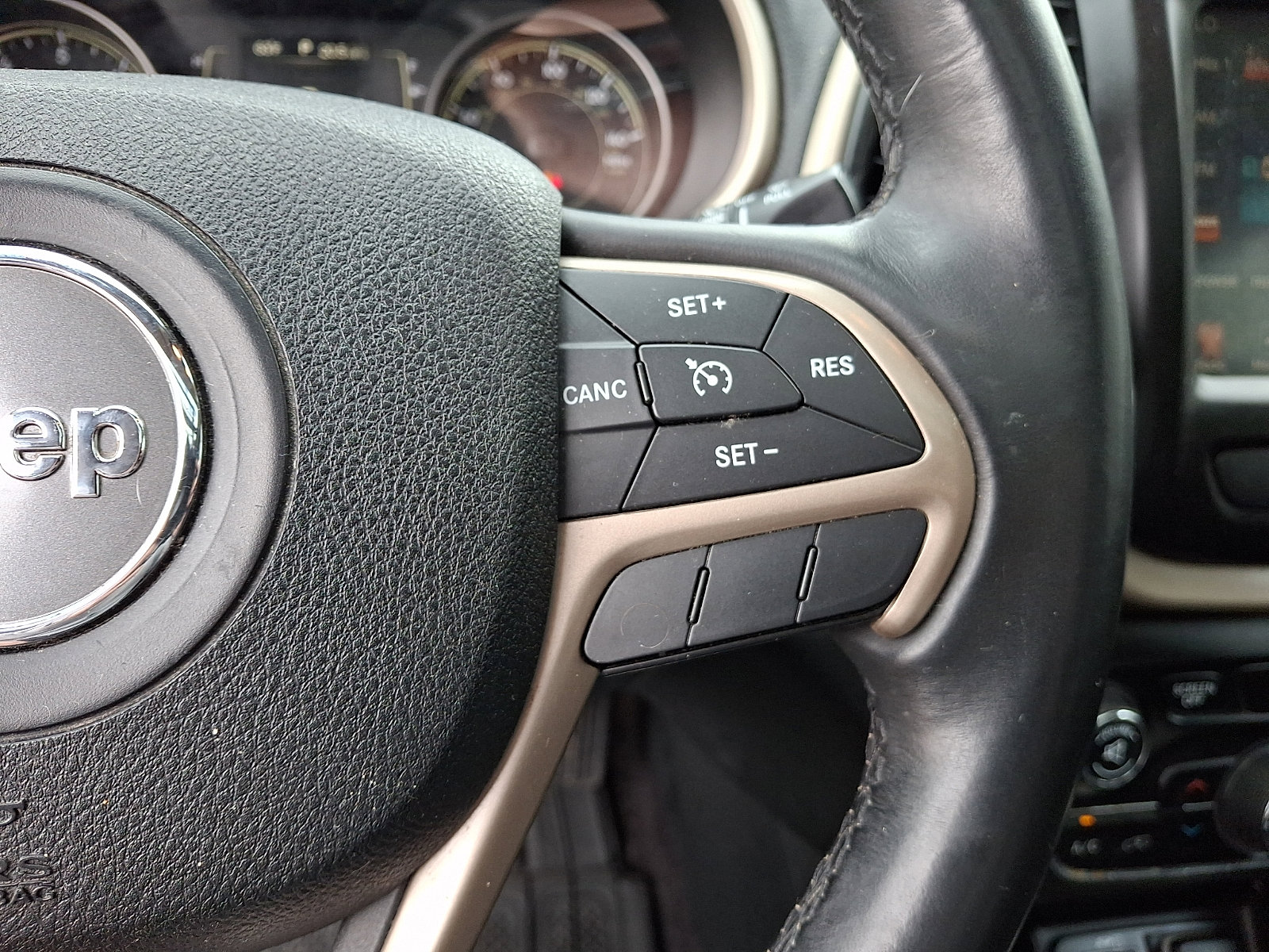 Used 2016 Jeep Cherokee 75th Anniversary AWD/4WD image 23