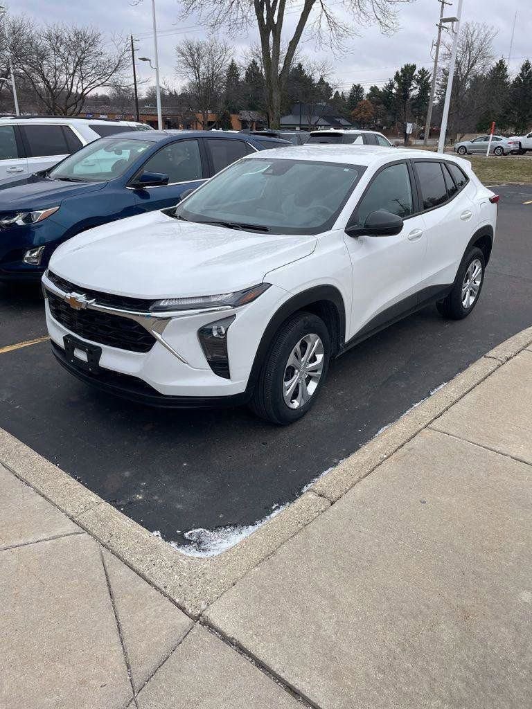 Used 2024 Chevrolet Trax LS image 1