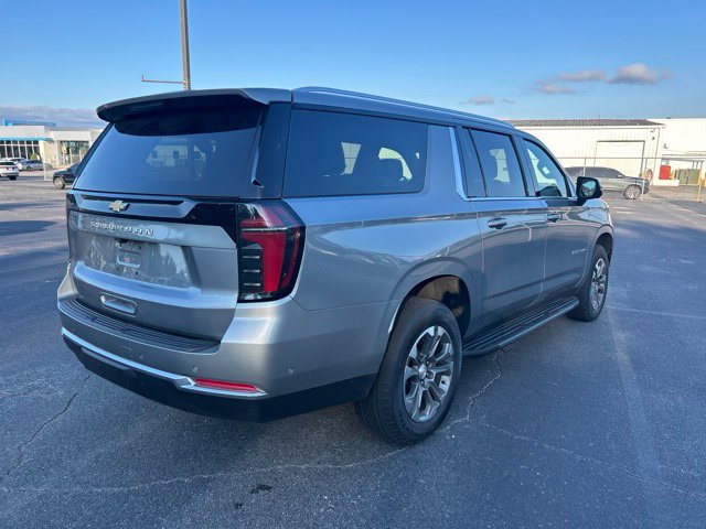 Used 2026 Chevrolet Suburban LS RWD image 4