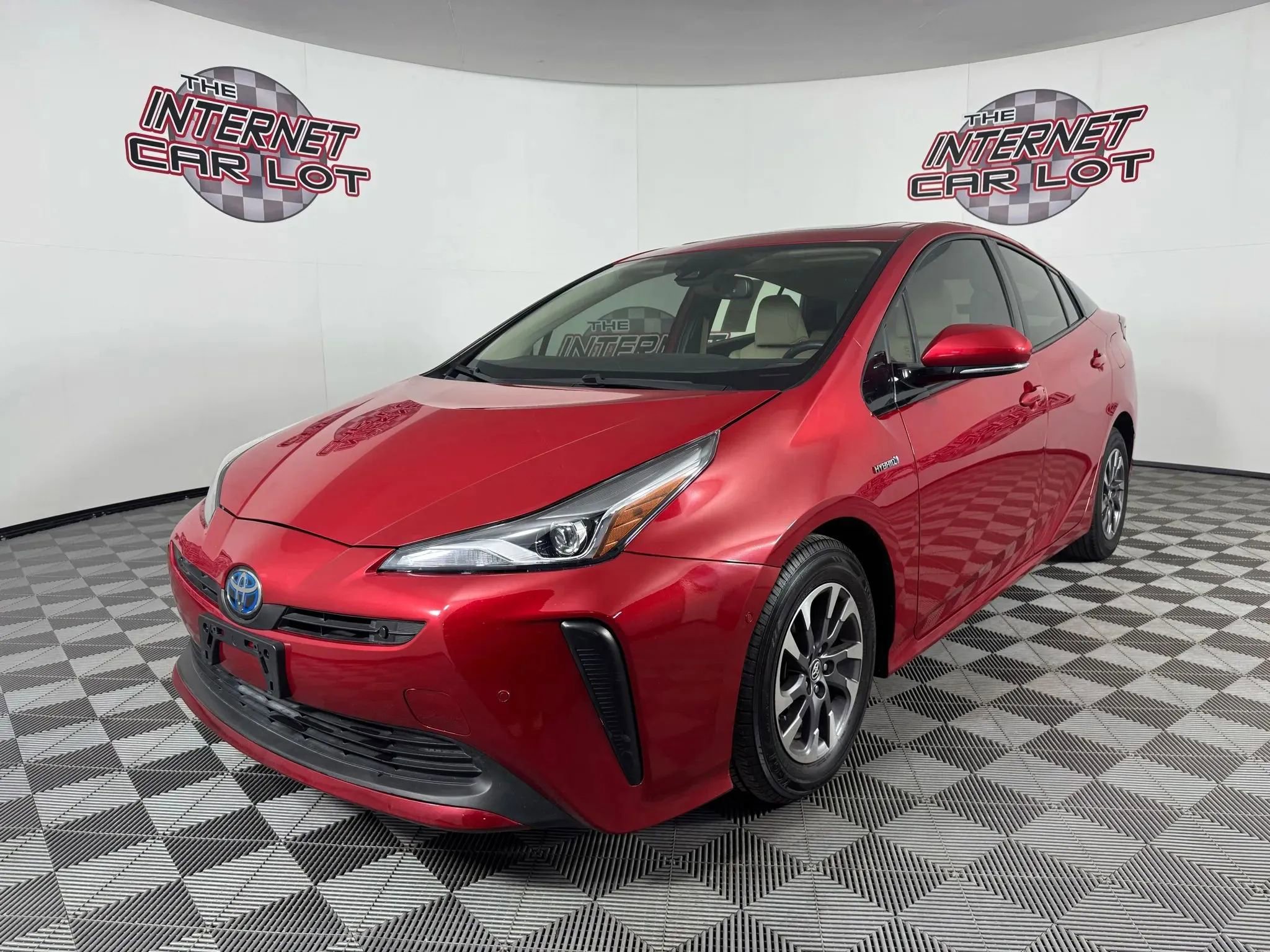 Used 2019 Toyota Prius XLE FWD image 3
