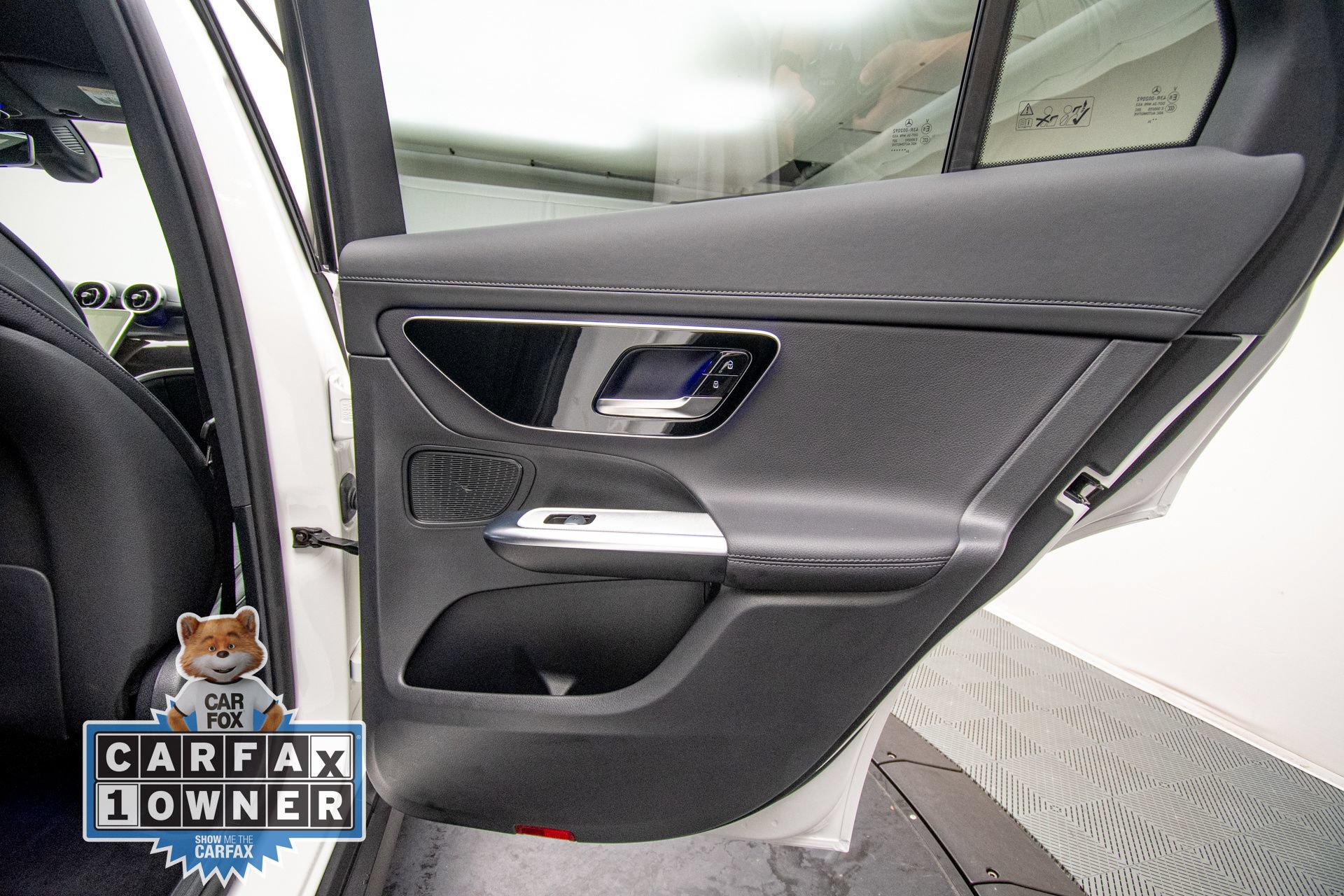 Used 2025 Mercedes-Benz GLC 300 4MATIC image 26