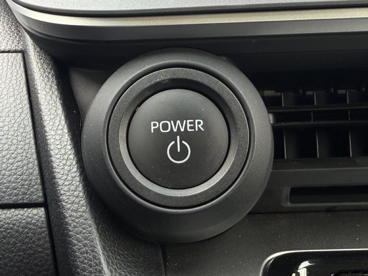 Used 2025 Toyota Prius LE FWD image 20