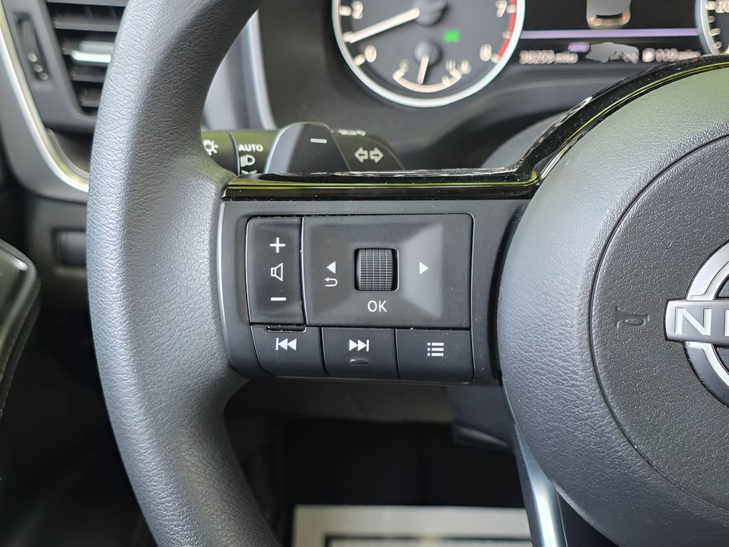 Used 2023 Nissan Rogue SV AWD/4WD image 18