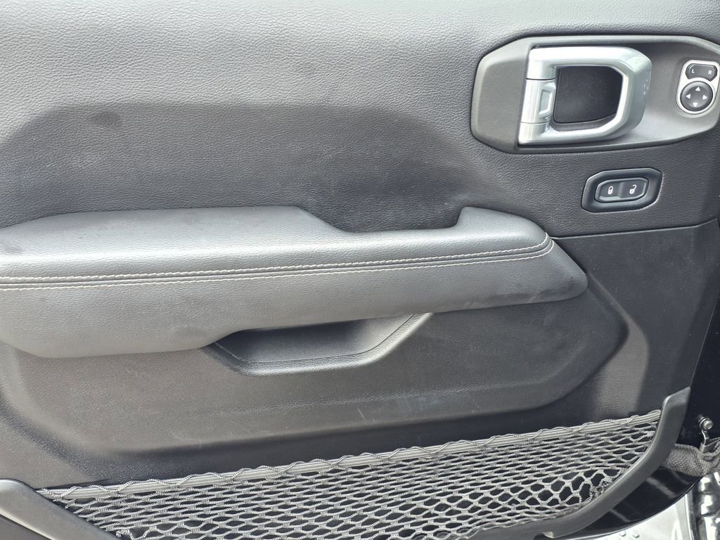 Used 2022 Jeep Wrangler Unlimited Sahara image 16