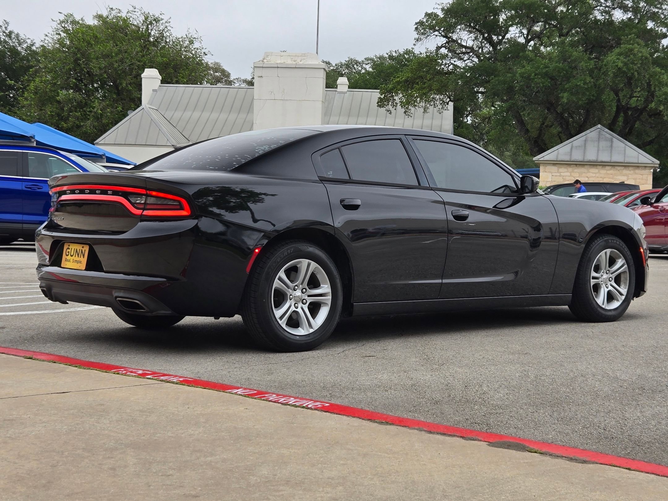 Used 2016 Dodge Charger SE RWD image 3