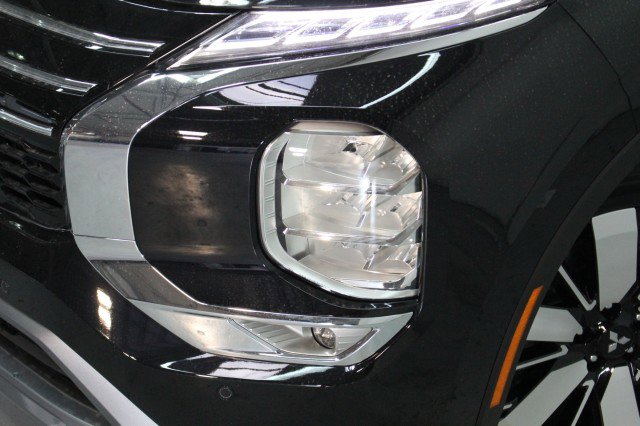 New 2026 Mitsubishi Outlander SE image 2