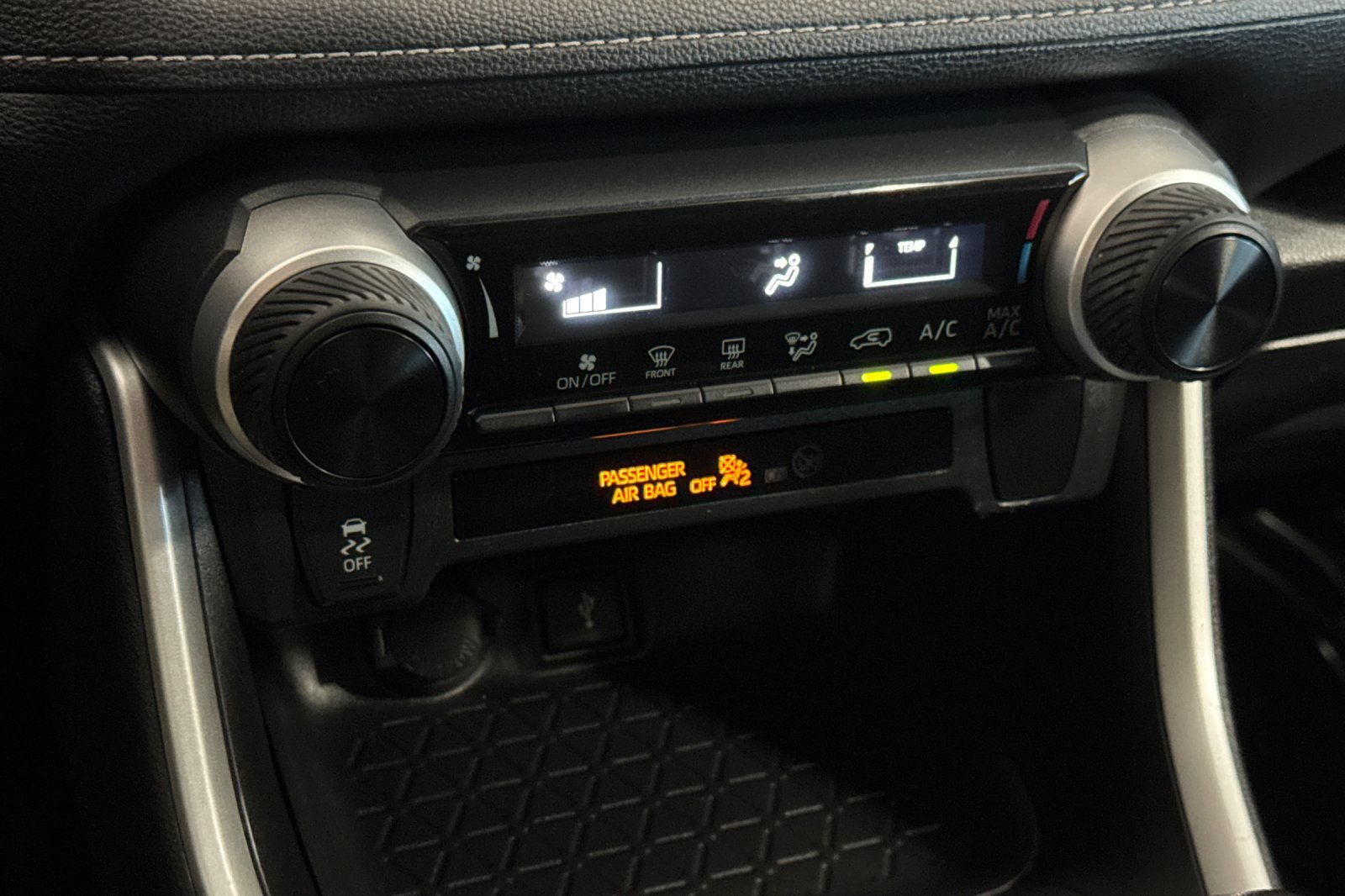Used 2022 Toyota RAV4 LE FWD image 22