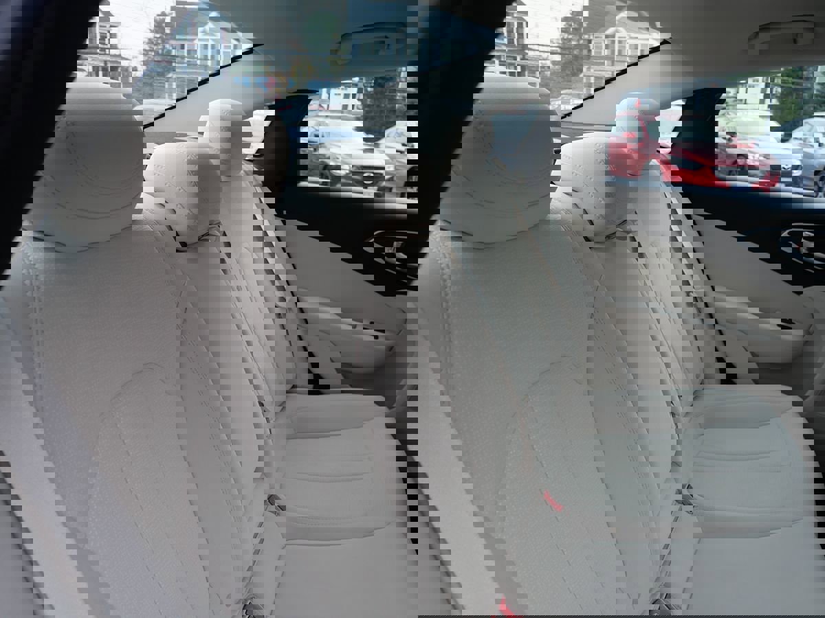 Used 2015 Chrysler 200 Limited w/ Convenience Group image 29