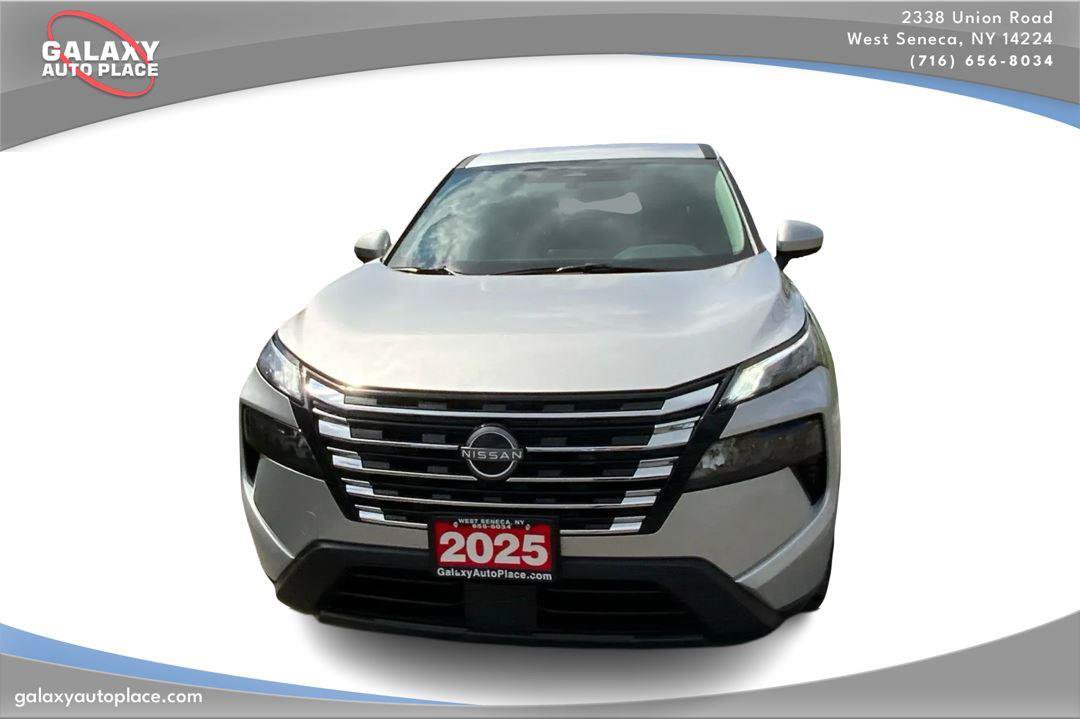 Used 2025 Nissan Rogue SV AWD/4WD image 2
