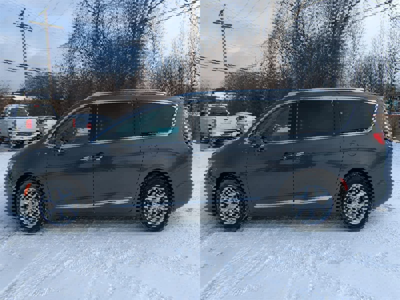 Certified 2017 Chrysler Pacifica Touring-L Plus w/ Advanced Safetytec Group image 11