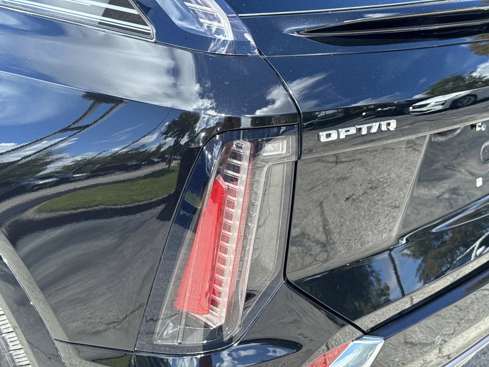 Used 2025 Cadillac Optiq Luxury 2 w/ LPO, Floor Liner Package AWD/4WD image 11