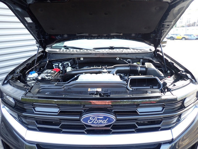 Certified 2025 Ford Expedition Platinum AWD/4WD image 16