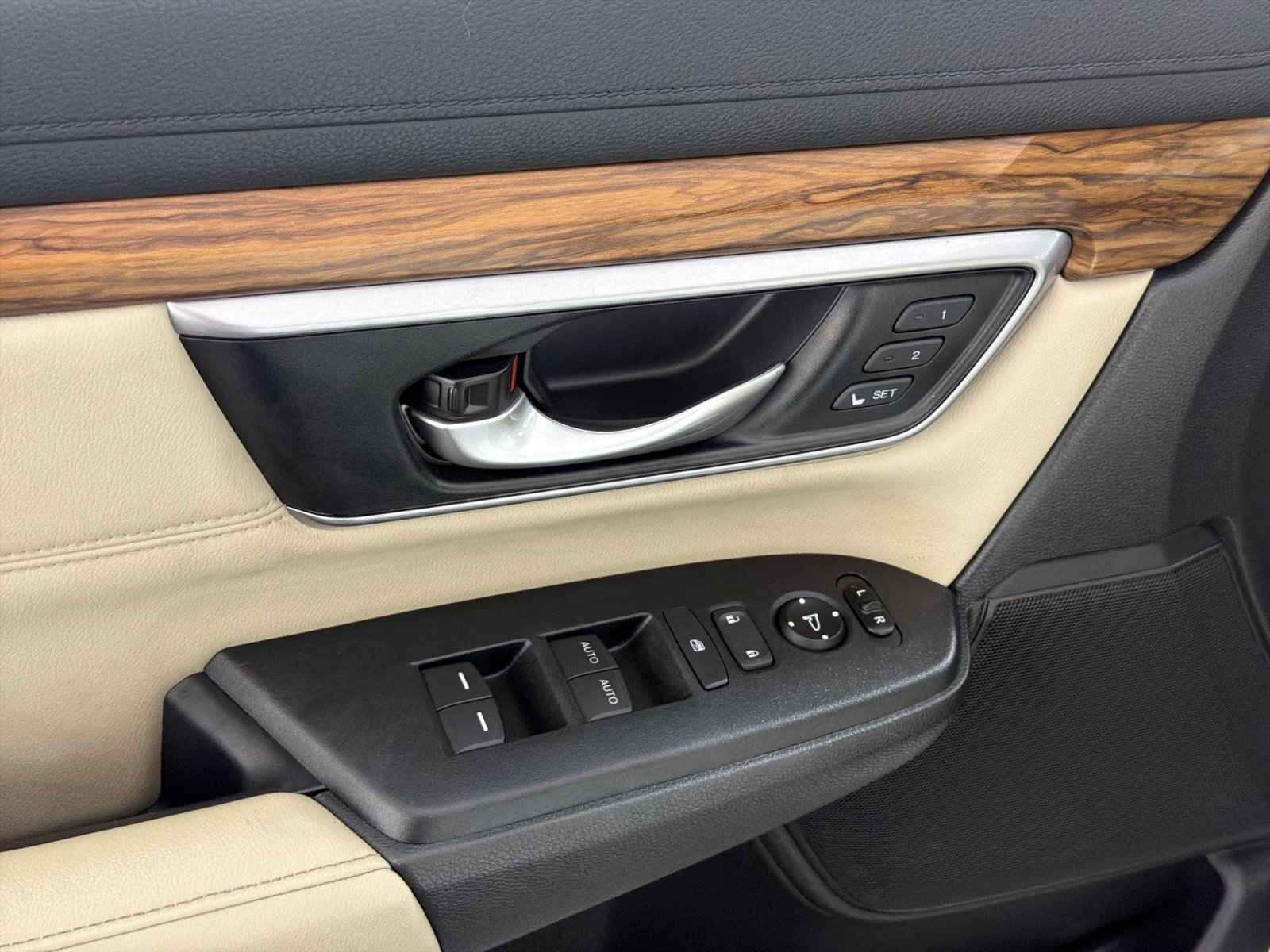 Used 2018 Honda CR-V Touring image 15