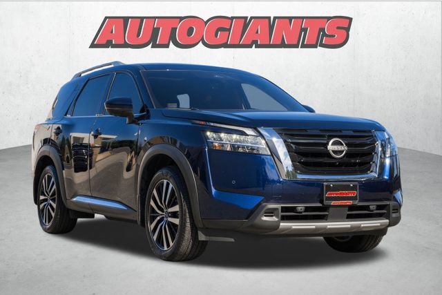 Used 2024 Nissan Pathfinder Platinum w/ Cargo Package