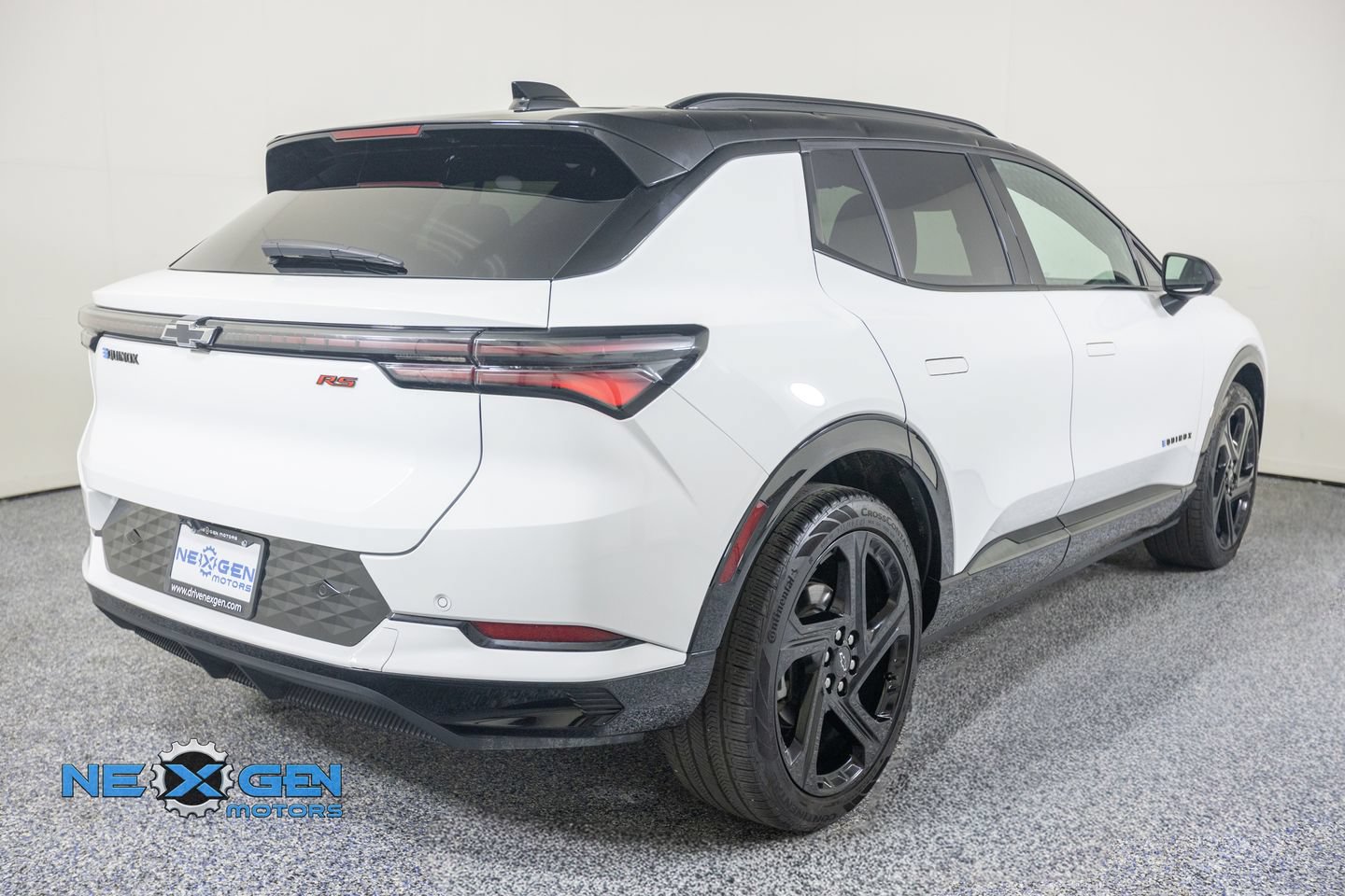 Used 2024 Chevrolet Equinox EV RS FWD image 8