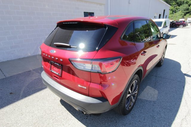 Used 2022 Ford Escape SE w/ SE Sport Appearance Package image 14