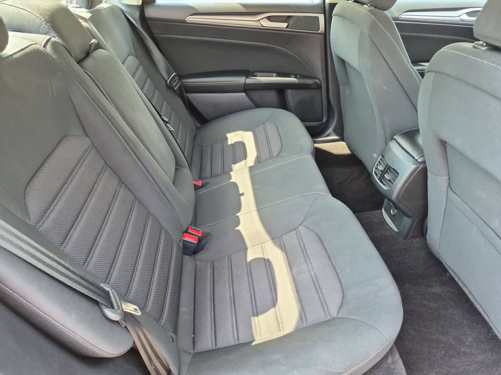 Used 2020 Ford Fusion SE FWD image 20