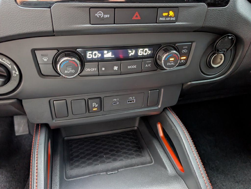 Used 2024 Nissan Frontier PRO-4X w/ Technology Package AWD/4WD image 13