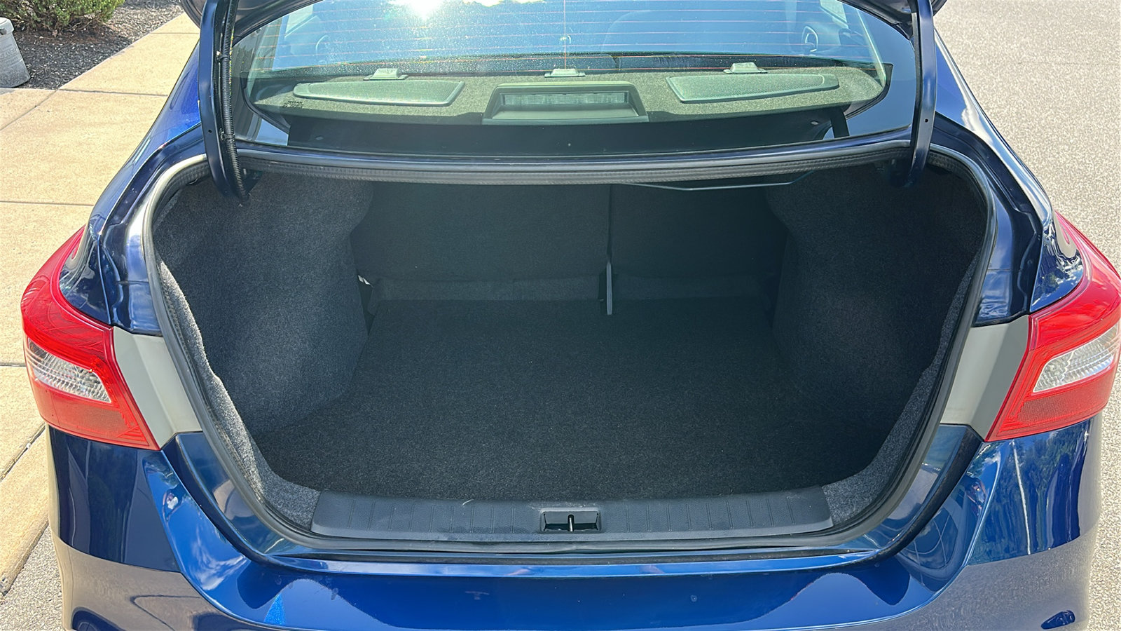 Used 2019 Nissan Sentra SV FWD image 6