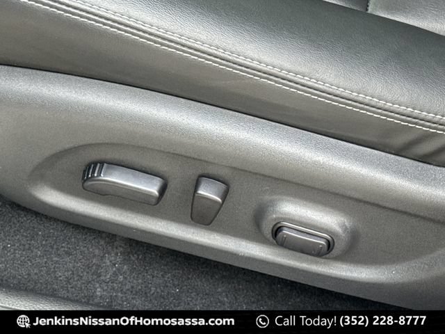 Certified 2023 Nissan Murano SV w/ SV Midnight Edition Package FWD image 22